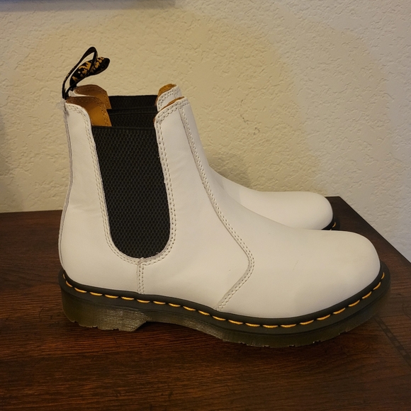 Dr Martens 2976 Softy T Chelsea Boots - Picture 2 of 6